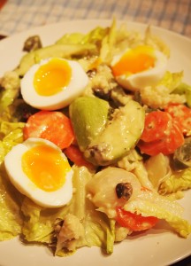 salata de legume cu oua de prepelita reteta culinara