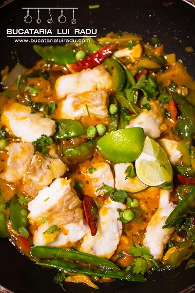 curry de peste cu sos rosu tailandez